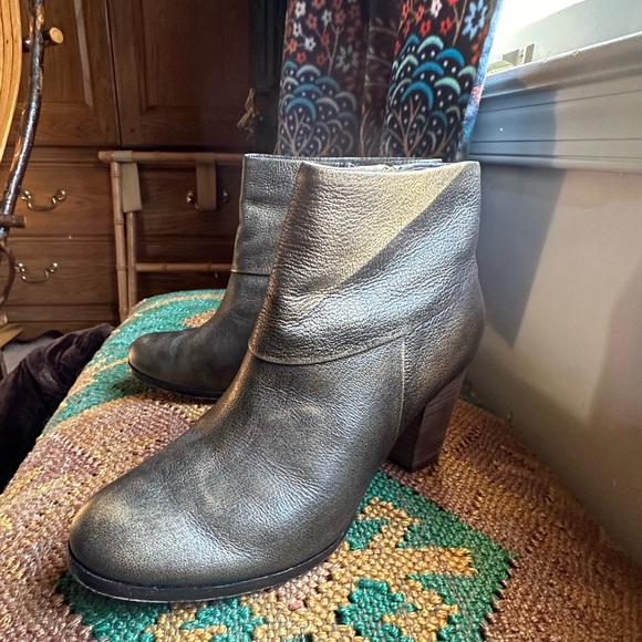 Cole Hann Cassidy stacked heel booties. Size 7.5 - Picture 11 of 14